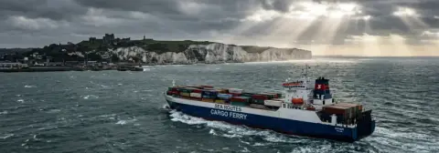 Rototta del traghetto da Calais a Dover