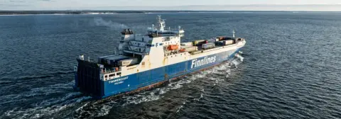 Rototta del traghetto da Travemünde a Helsinki